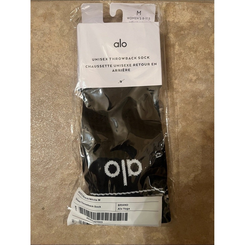 alo yoga unisex throwback socks - size M